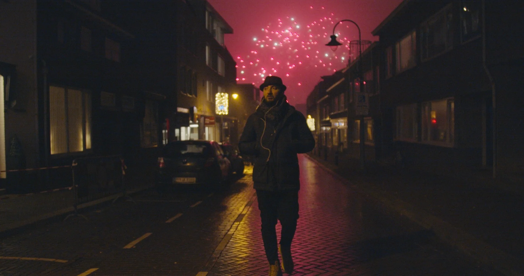 Cyrus in a night street scene