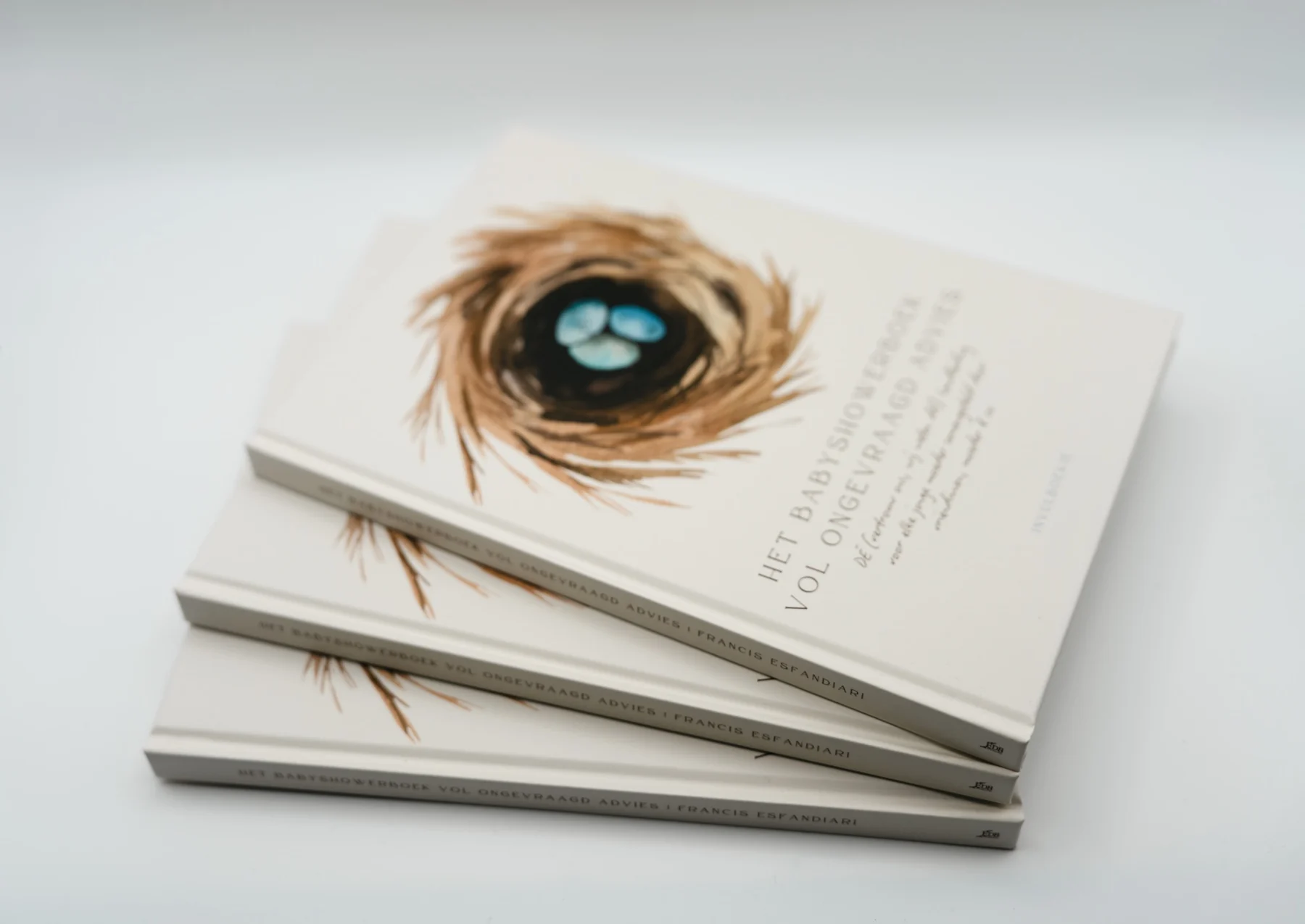 Printed copies of Het Babyshowerboek vol ongevraagd advies by Francis Esfandiari